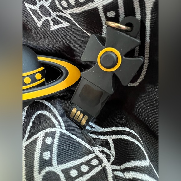 Vivienne Westwood orb pendant USB 16 GB rare VW event VIP Gift Souvenir - Picture 15 of 15